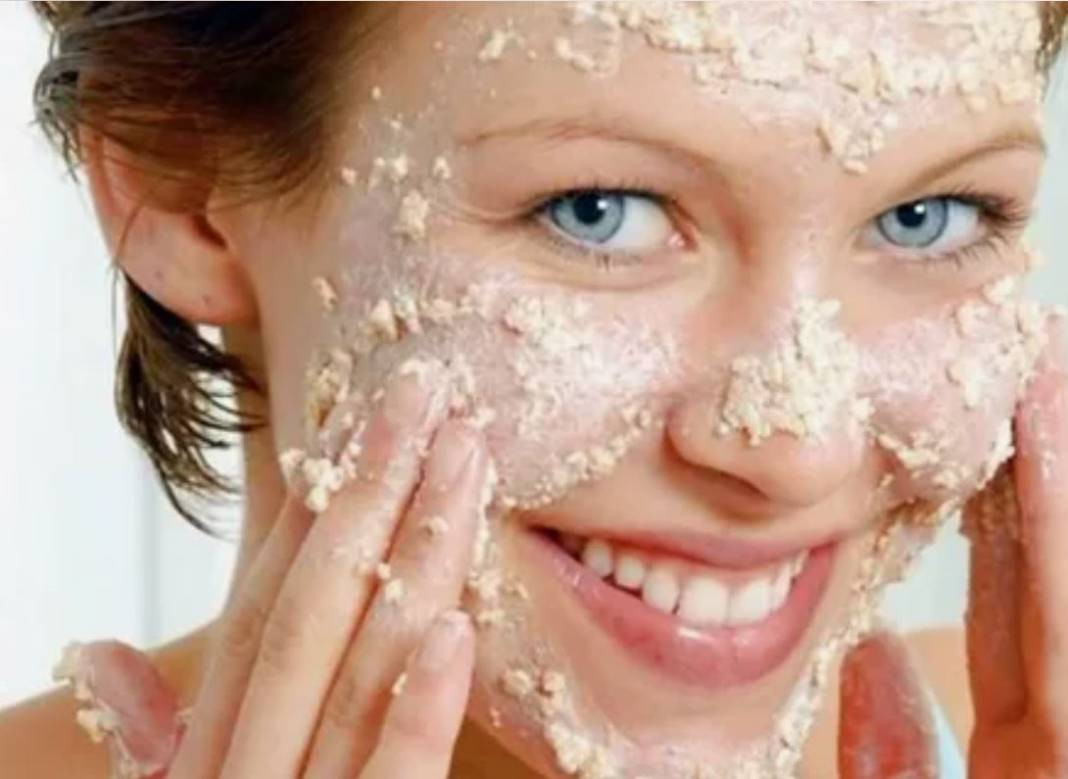 Ağda, ip ve cımbızı unutun! Bir kaşıkla tüyleri yok edin - Resim: 12